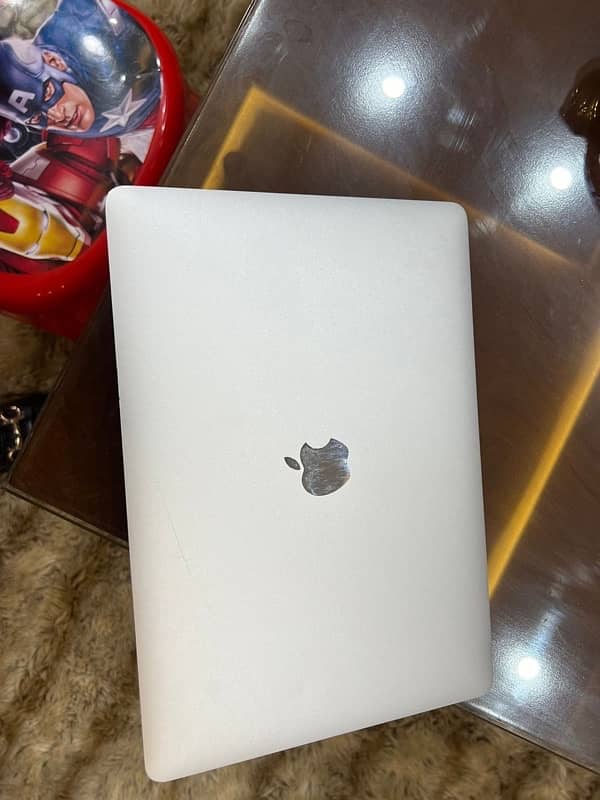 macbook m2 2022 model 4