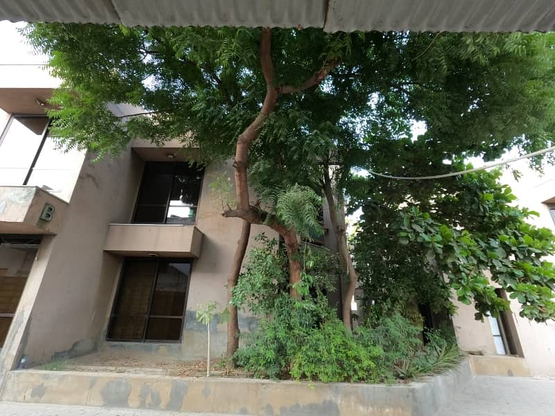 2000 Square Yards 32 Rooms Bungalow for Sale In Clifton Block 5 1