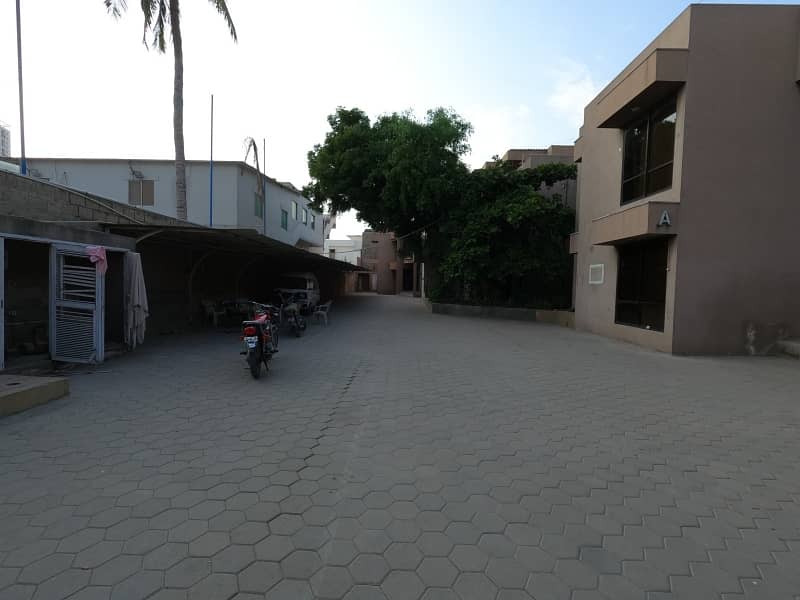 2000 Square Yards 32 Rooms Bungalow for Sale In Clifton Block 5 3