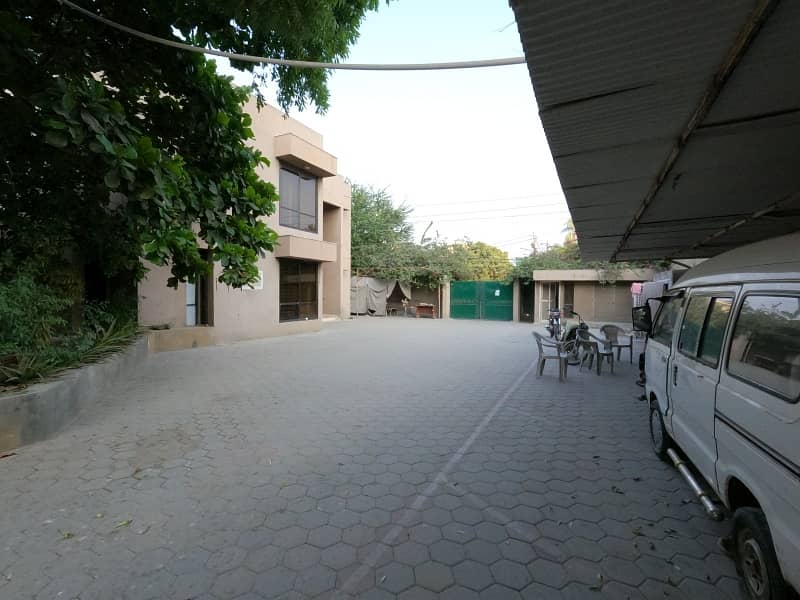 2000 Square Yards 32 Rooms Bungalow for Sale In Clifton Block 5 4