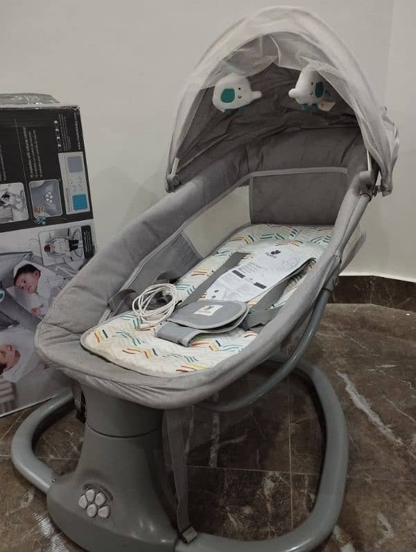 Mastela 3 in 1 Deluxe Multi-functional Bassinet 6