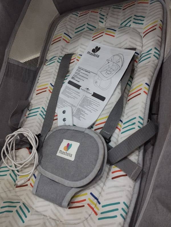 Mastela 3 in 1 Deluxe Multi-functional Bassinet 7