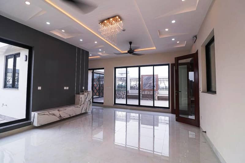 1 Kanal Lavish Upper Portion On Top Location For Rent In DHA Phase 6 Lahore 2