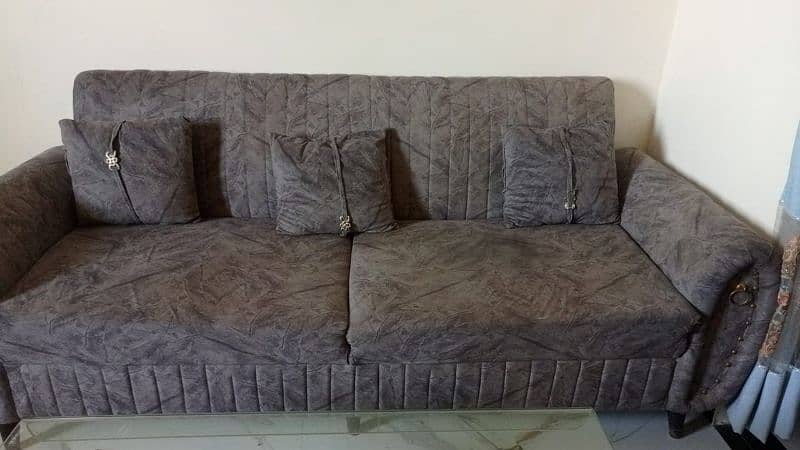 Sofa ( like new) 0