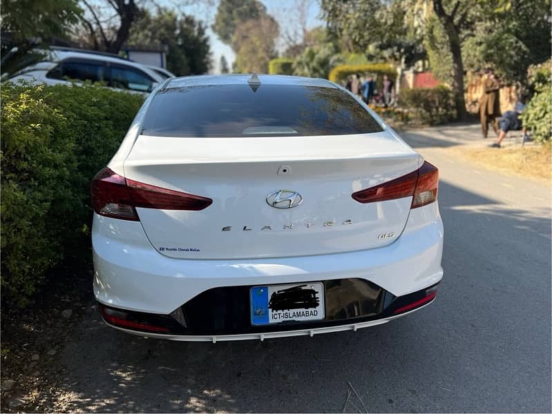 Hyundai Elantra 2022 10