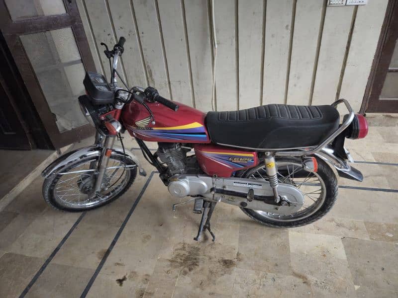 honda cg 125  model 2010 karachi number 0