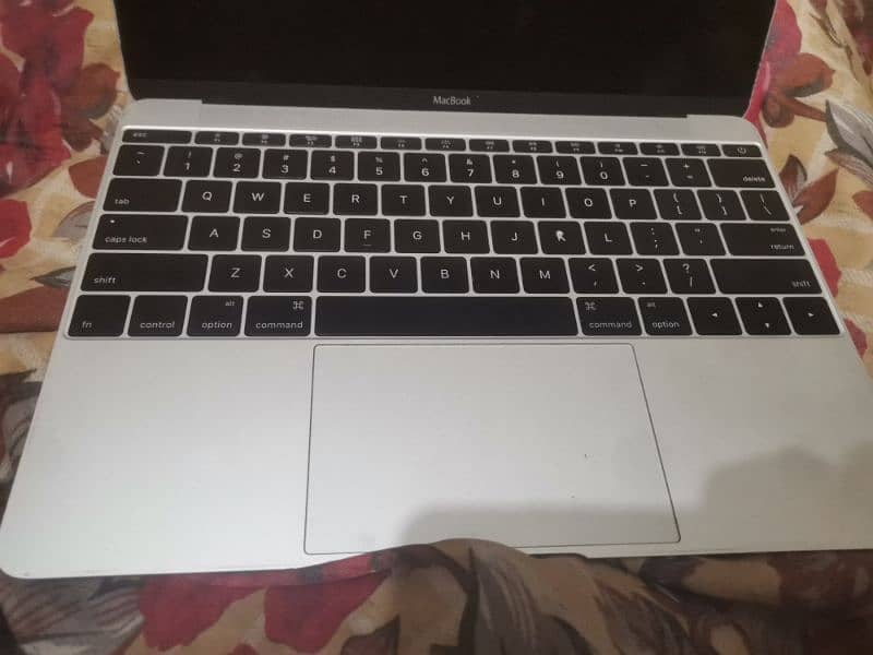 Macbook retina 2015 13inch and exchange possible with iPhone 2