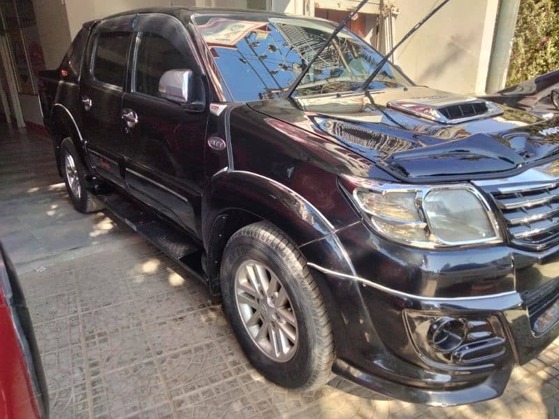 Toyota Hilux 2012 1