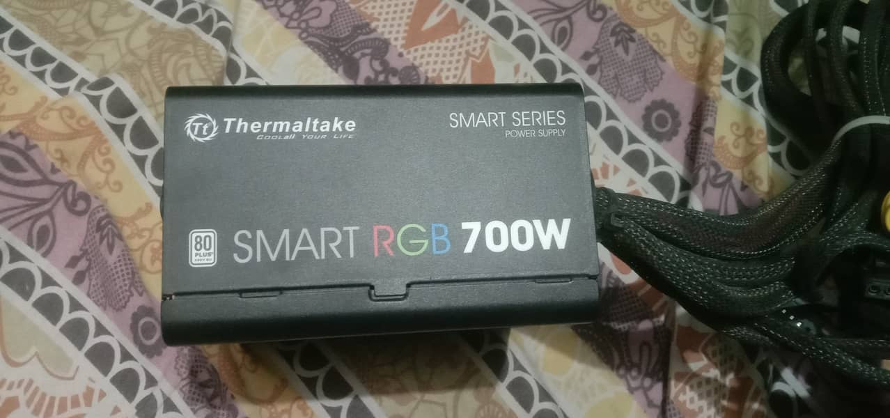 Thermaltake Smart RGB 700w 6