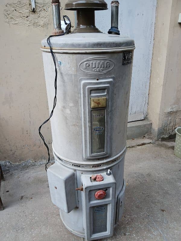 Gas & Electric Geyser / Capacity 35 Gallons. 0