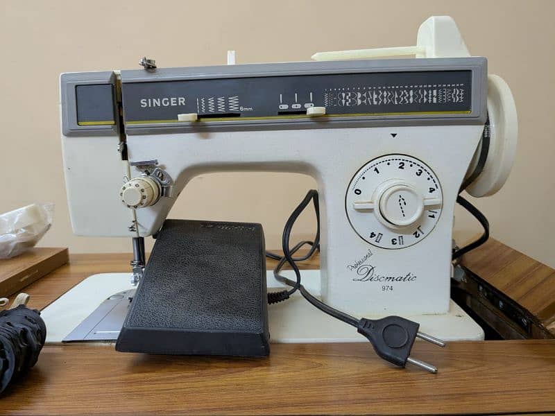 Singer Professional Discmatic Machine 974 0