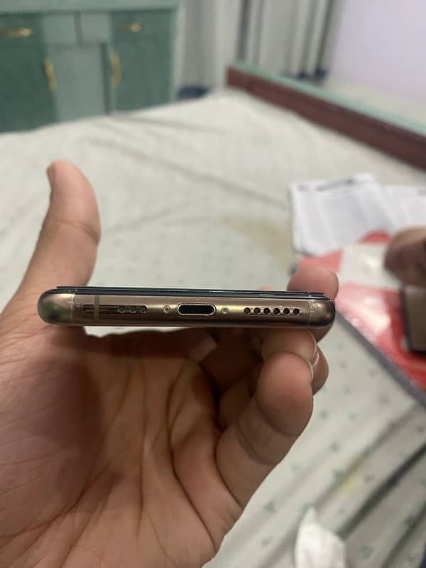 iphone xs pta approved 64gb golden 4