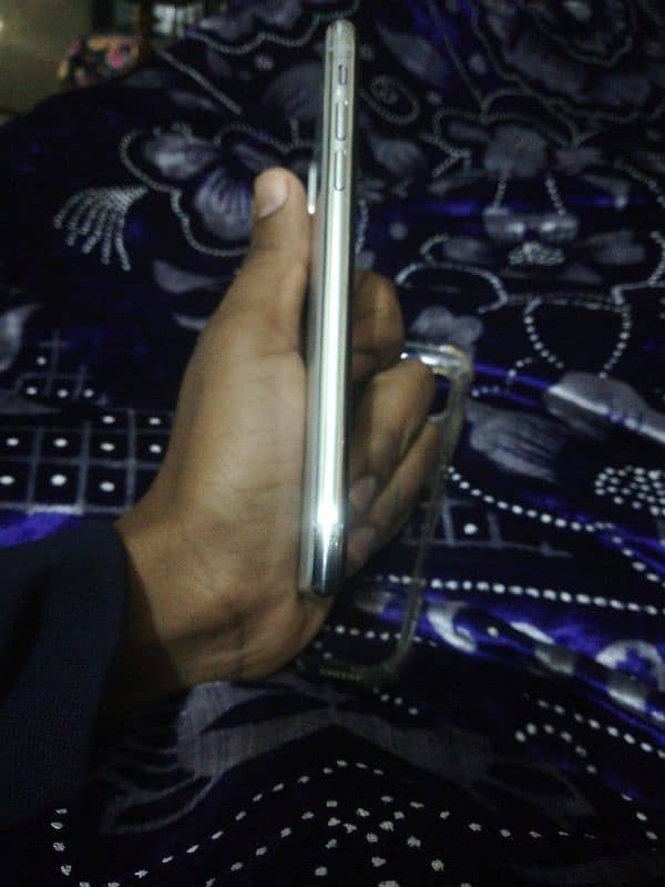 I am selling my I phone X NoN pta 256GB 3