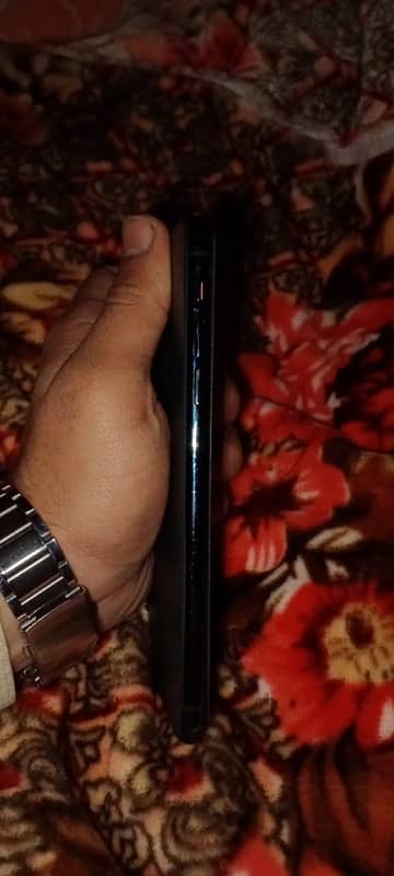 iphone 11 pro max lush condition 3