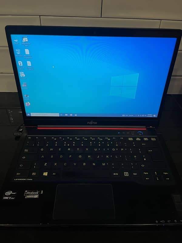 Fujitsu Laptop 7