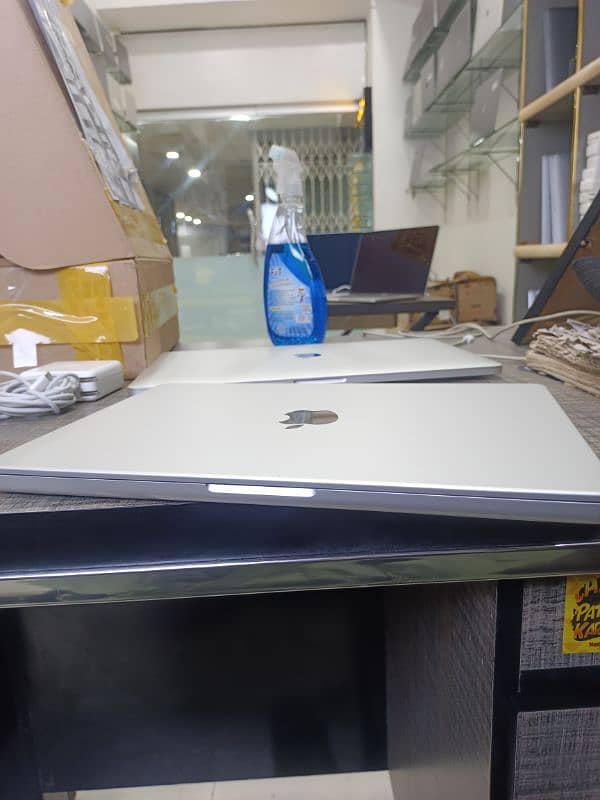 45 UNITS AVAILABLE MACBOOK PRO M1 2021 14 INCH 16GB RAM 512G SSD 5