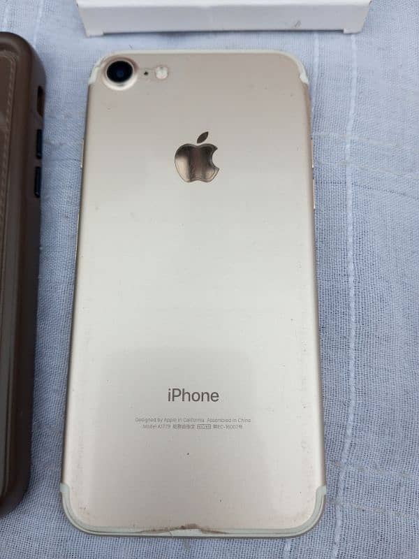 iPhone 7 128 GB PTA approved 10 by 10 condition all okay 4