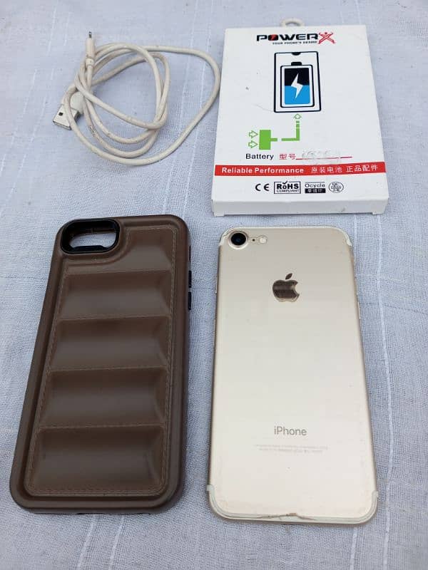 iPhone 7 128 GB PTA approved 10 by 10 condition all okay 5