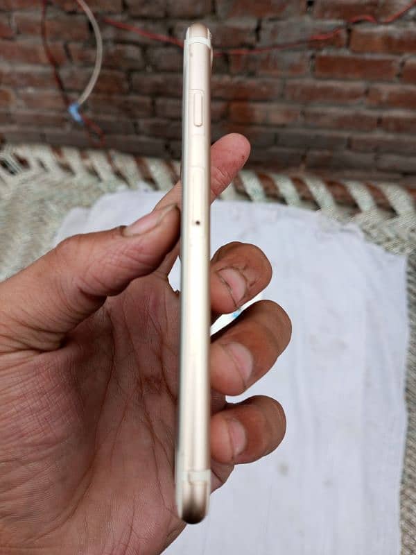 iPhone 7 128 GB PTA approved 10 by 10 condition all okay 7