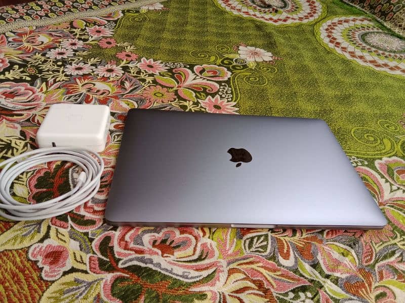 MacBook pro 2020 Model, 13"inch (16GB/512GB SSD) 9