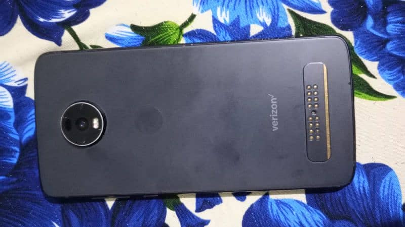 urgent sale Moto z4 all ok new 3