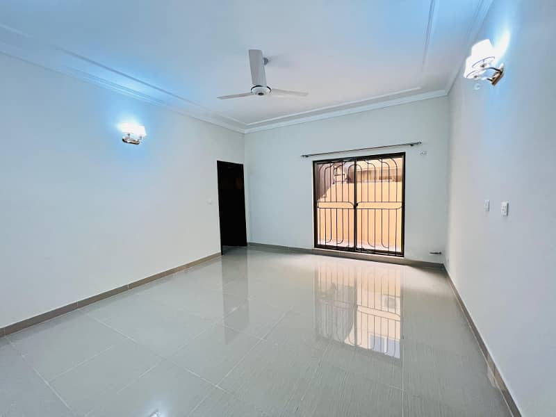 17 Marla Ideal Location Brigadier House Available For Rent In Askari 10 Sector-F Lahore Cantt 16