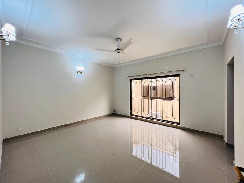 17 Marla Ideal Location Brigadier House Available For Rent In Askari 10 Sector-F Lahore Cantt 18