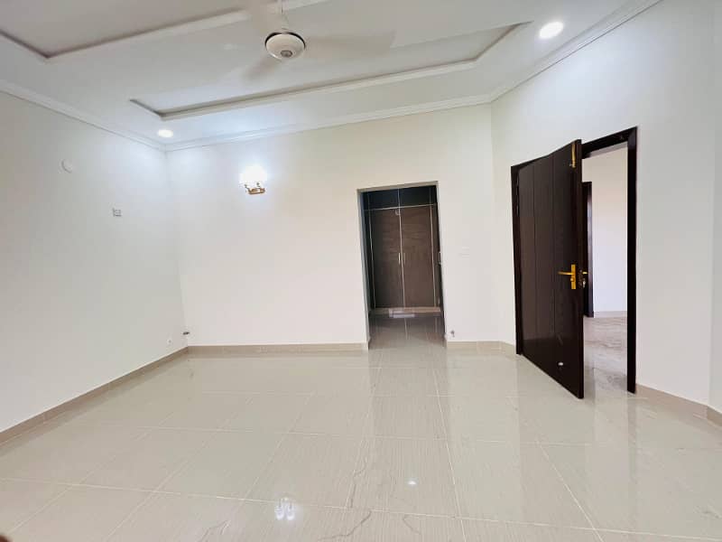 17 Marla Ideal Location Brigadier House Available For Rent In Askari 10 Sector-F Lahore Cantt 22