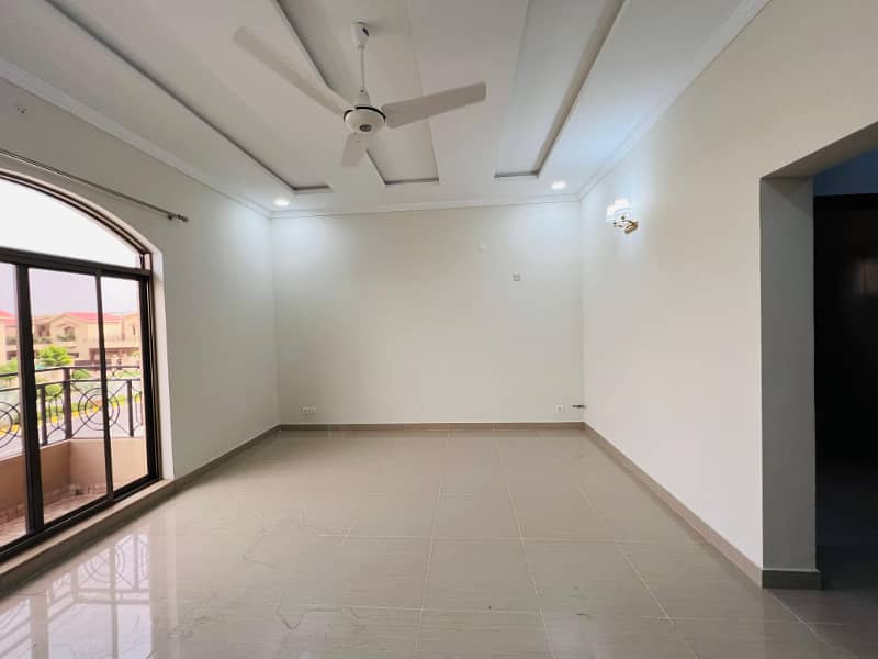 17 Marla Ideal Location Brigadier House Available For Rent In Askari 10 Sector-F Lahore Cantt 24