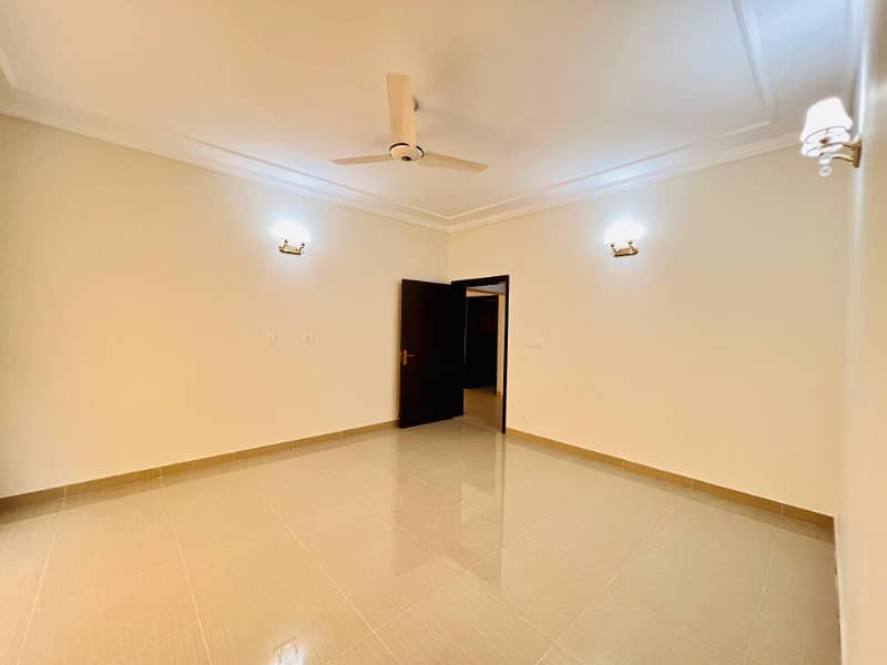 17 Marla Ideal Location Brigadier House Available For Rent In Askari 10 Sector-F Lahore Cantt 33