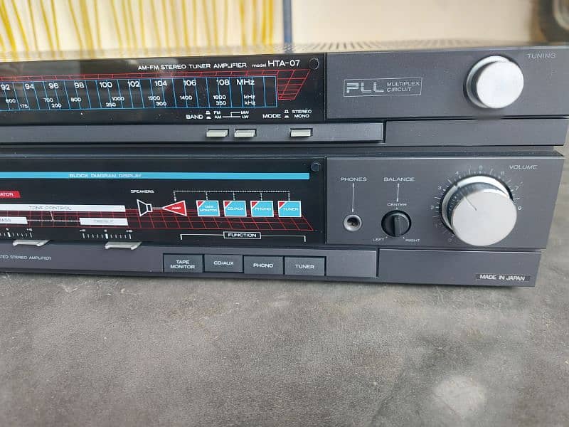 Hitachi Stereo Amplifier 180 Watts with 4 Band Radio 2