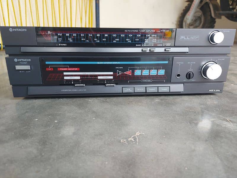 Hitachi Stereo Amplifier 180 Watts with 4 Band Radio 3