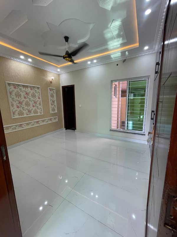 NEAR TO PARK PRIME LOCATION HOUSE AVAILABLE FOR SALE 5