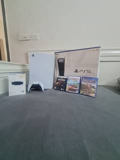 ORIGINAL PS5 WITH BOX,CONTROLLER,2 PS5 GAMES,1 PS4 GAME AND PS5 CAMERA