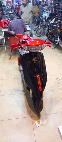 Honda-Deo Sporty Scooty