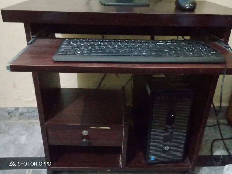 Desktop PC with Computer Table 1