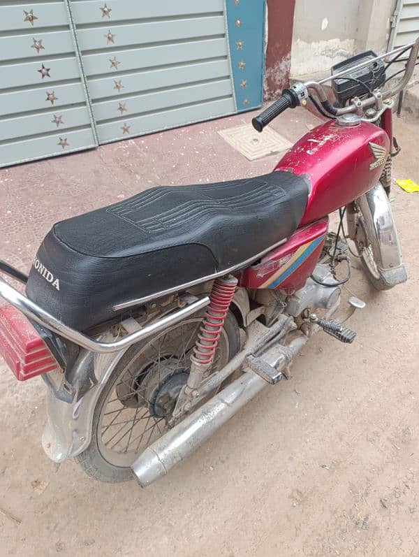 Honda CD70 3