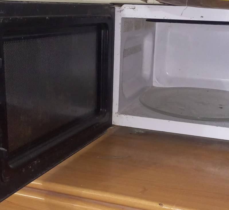 HAIER Microwave for sale in good condition (Read the Ad carefully) 2