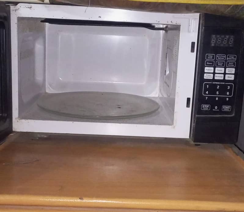 HAIER Microwave for sale in good condition (Read the Ad carefully) 3