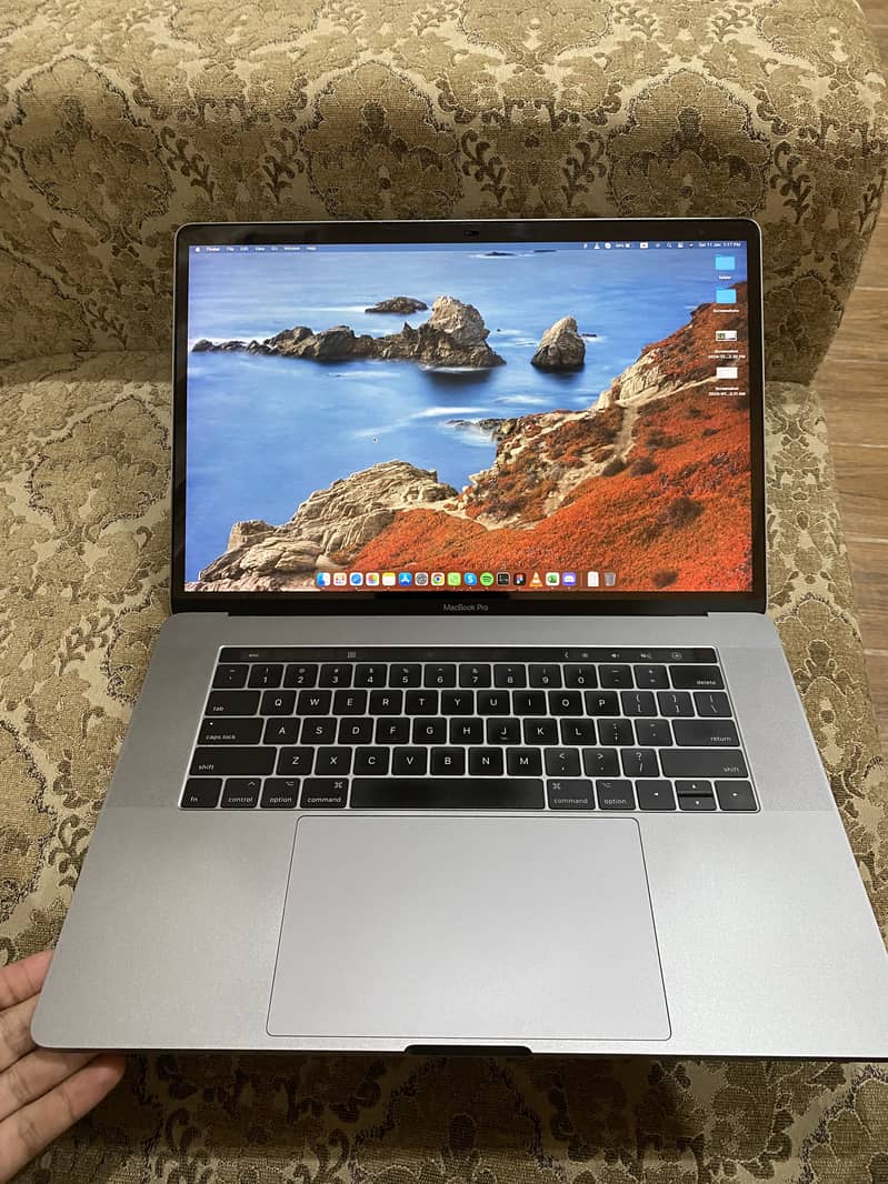 Mackbook Pro 15” (16Gb Ram | 4Gb Graphics) 1