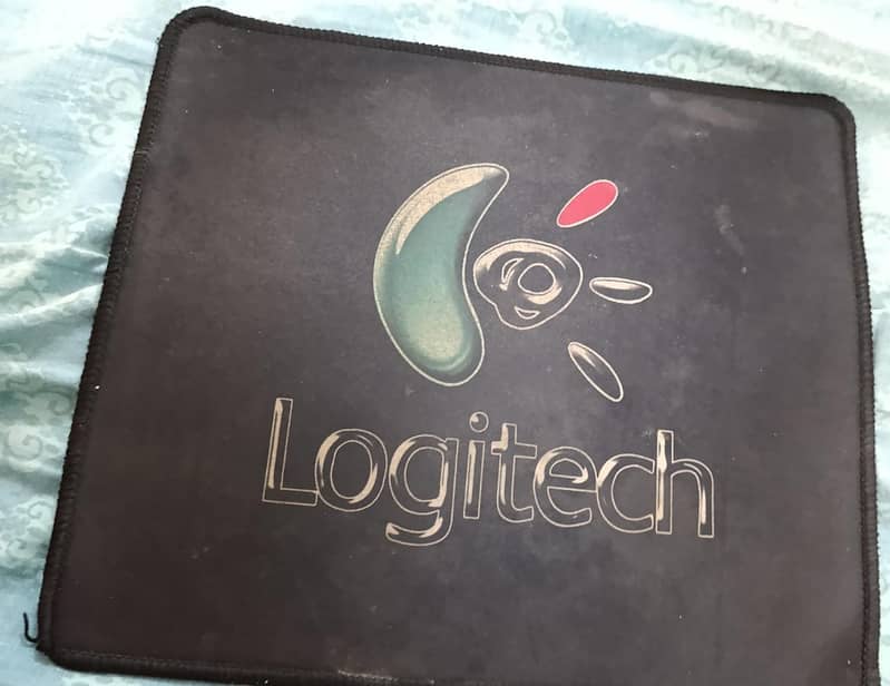 Wired gaming mouse with logitech mousepad combo 9