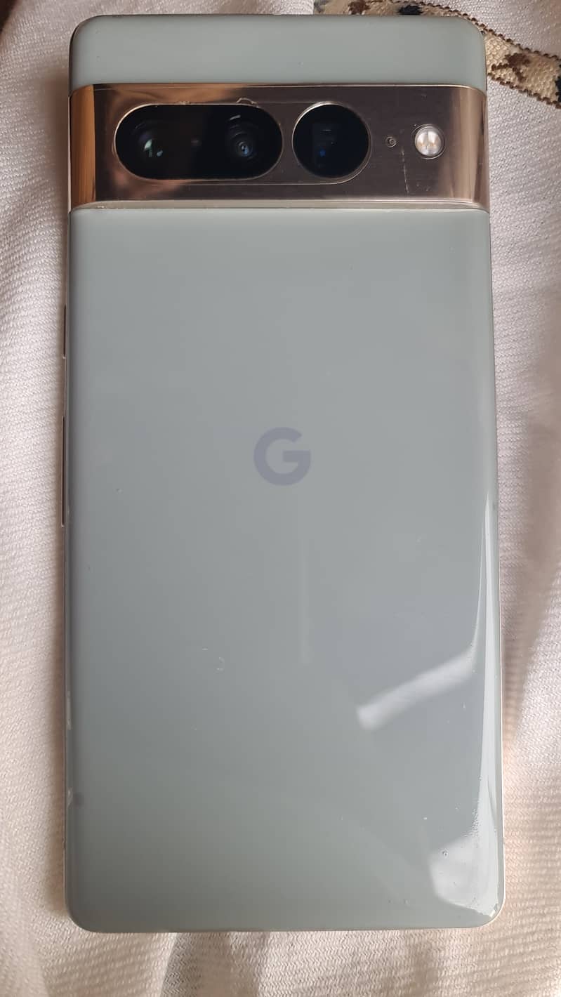 Google Pixel 7 pro 10/10 condition Sea green colour 0