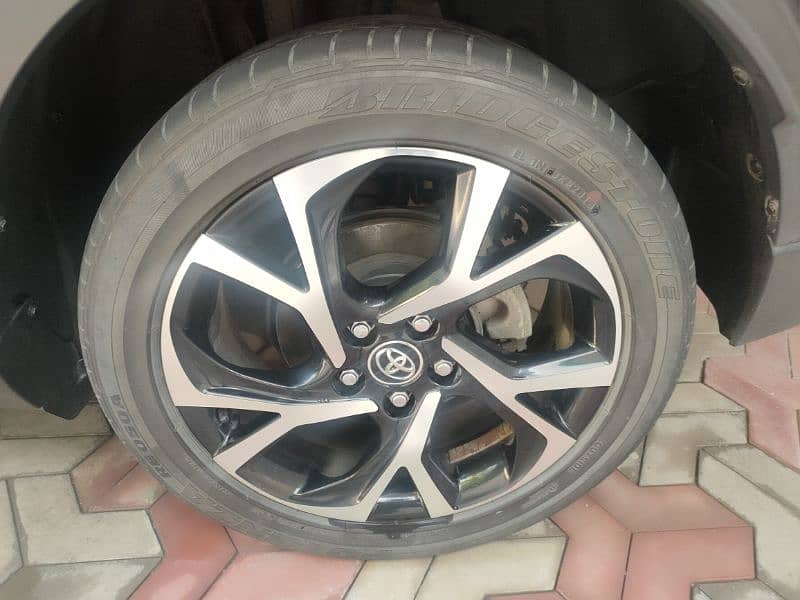 Bridgestone 225/50/r18 good condition for SUV and sport car 2