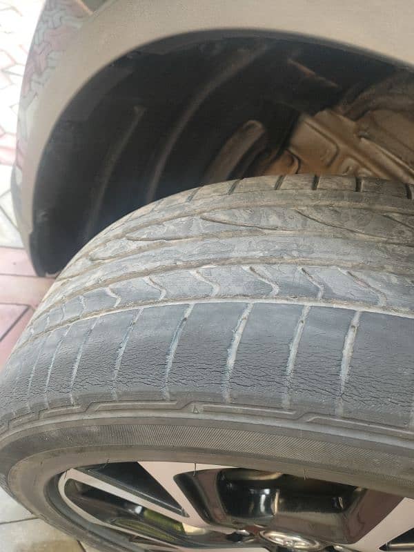 Bridgestone 225/50/r18 good condition for SUV and sport car 11