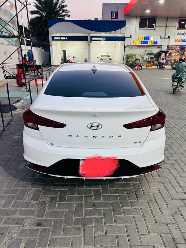 Hyundai Elantra 2023 1