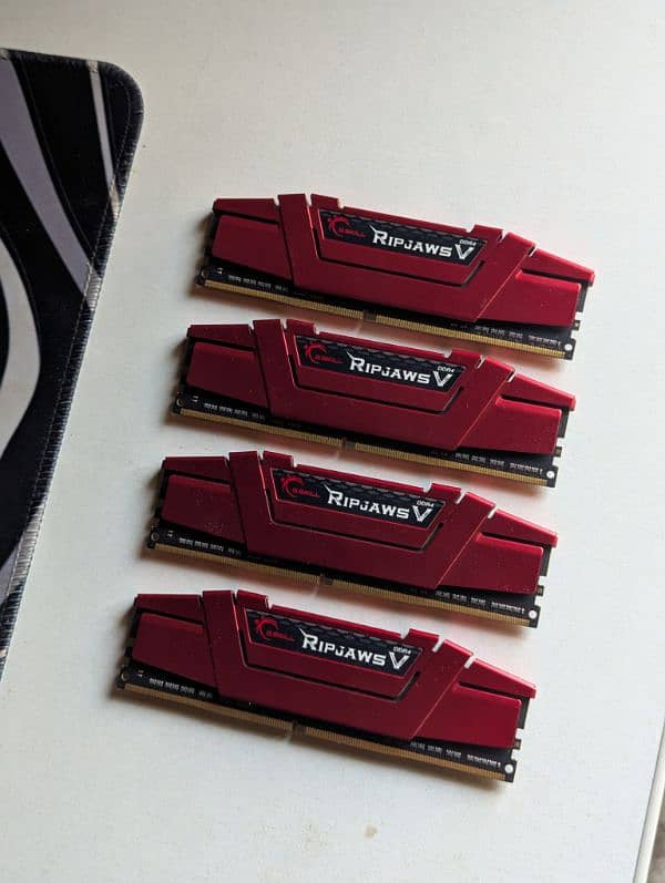 G-skill ripjaws 4x8GB 2800mhz DDR4 RAMs 0