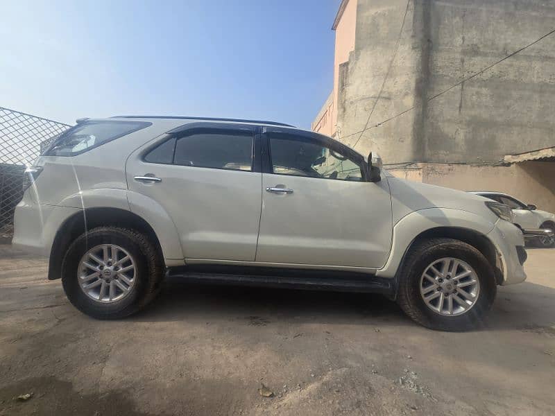 Toyota Fortuner 2013 4