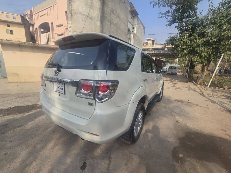 Toyota Fortuner 2013 6