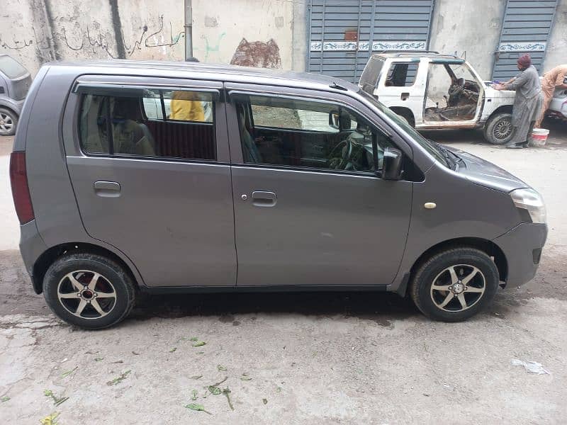 Suzuki Wagon R 2018 10