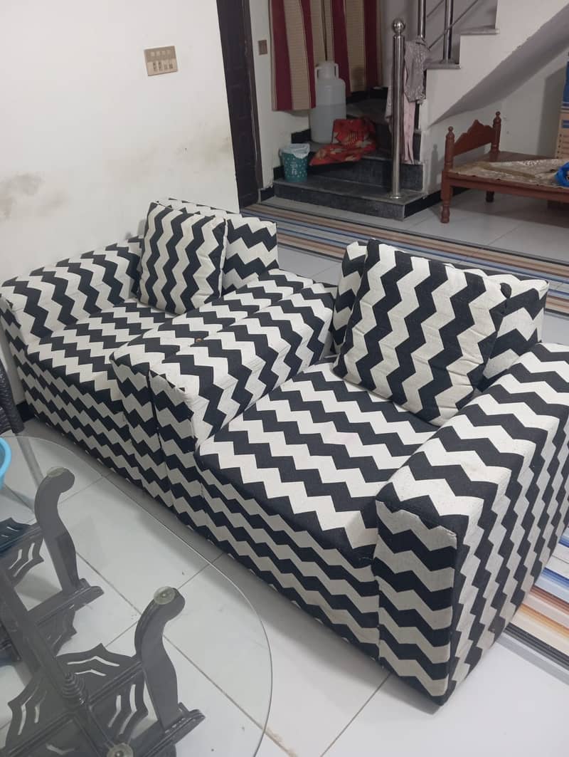 5 Seater Sofa Set Available for SALE 1